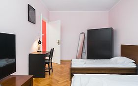 Modern Urban Escape - Old Town Apartment - By Upstairs