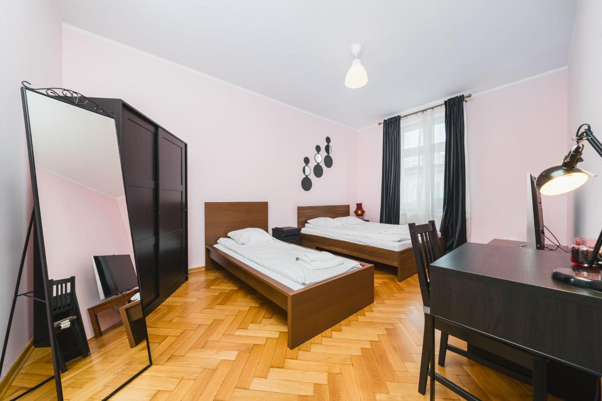 קרקוב Modern Urban Escape - Old Town Apartment - By Upstairs מראה חיצוני תמונה